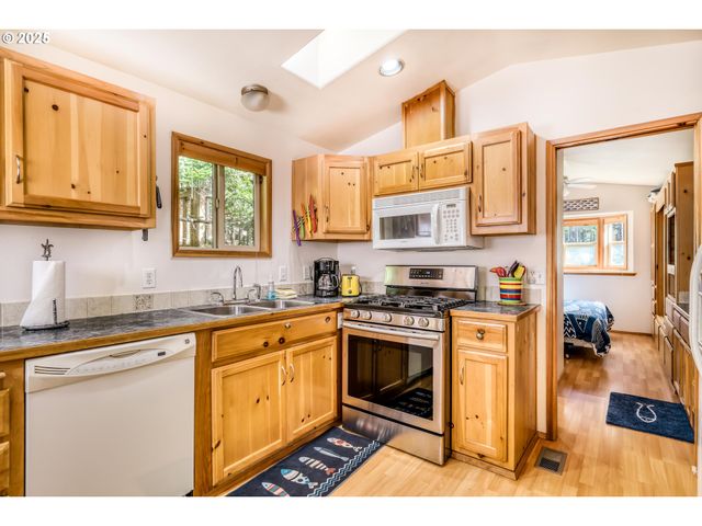 19921 WHALESHEAD Rd B8, Brookings, OR 97415