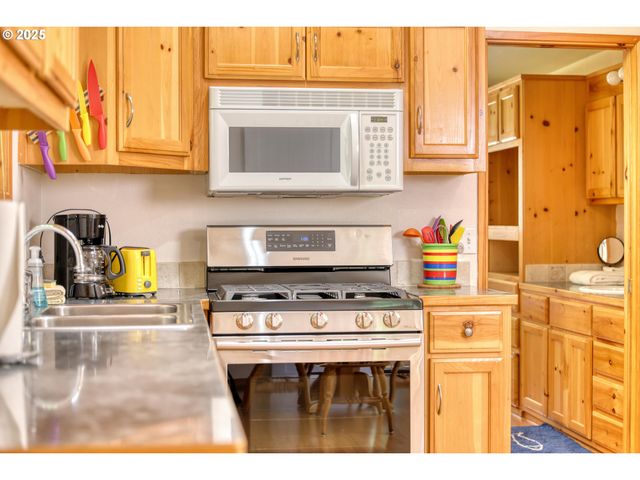 19921 WHALESHEAD Rd B8, Brookings, OR 97415
