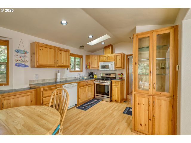 19921 WHALESHEAD Rd B8, Brookings, OR 97415