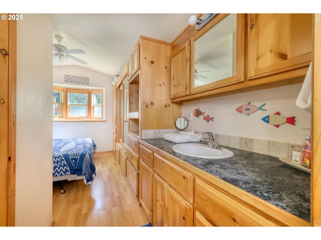 19921 WHALESHEAD Rd B8, Brookings, OR 97415