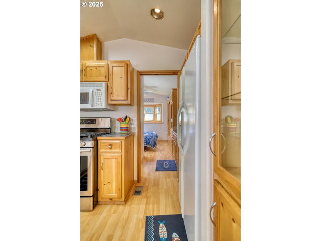 19921 WHALESHEAD Rd B8, Brookings, OR 97415