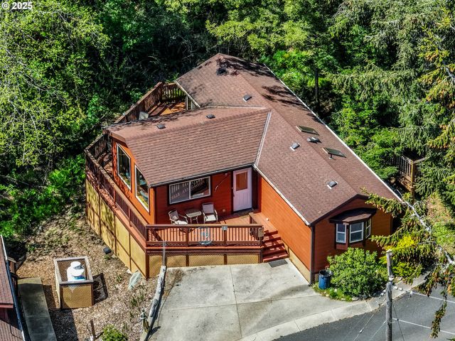 19921 WHALESHEAD Rd B8, Brookings, OR 97415