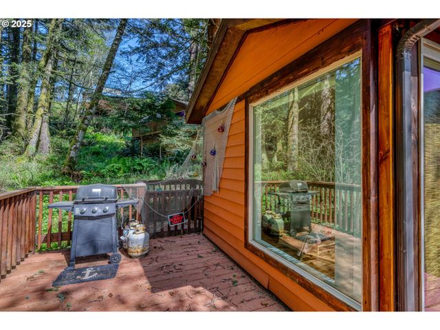 19921 WHALESHEAD Rd B8, Brookings, OR 97415