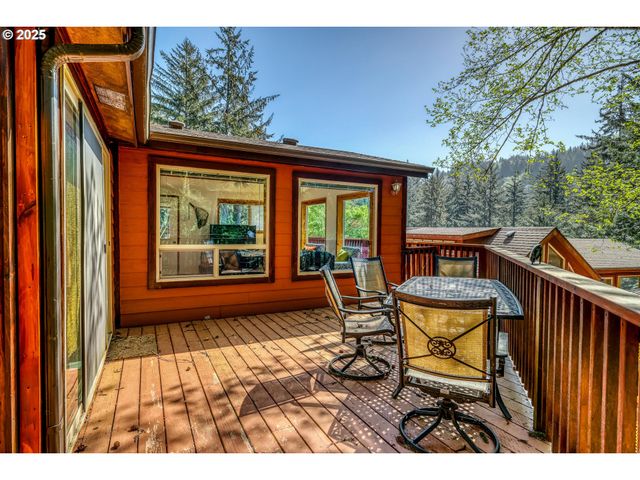 19921 WHALESHEAD Rd B8, Brookings, OR 97415