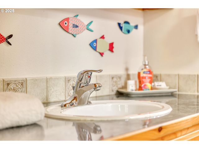 19921 WHALESHEAD Rd B8, Brookings, OR 97415