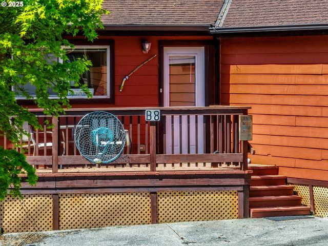 19921 WHALESHEAD Rd B8, Brookings, OR 97415