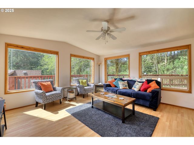 19921 WHALESHEAD Rd B8, Brookings, OR 97415