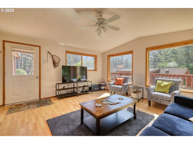 19921 WHALESHEAD Rd B8, Brookings, OR 97415