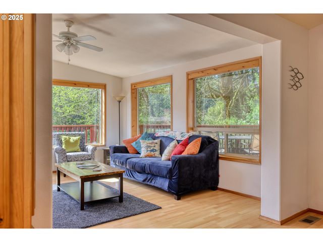 19921 WHALESHEAD Rd B8, Brookings, OR 97415