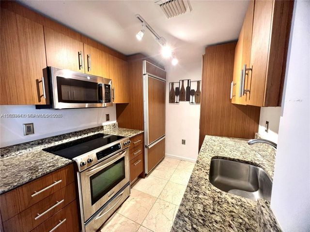 10275 Collins Avenue 323, Bal Harbour, FL 33154