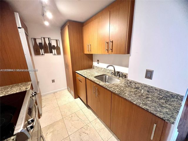 10275 Collins Avenue 323, Bal Harbour, FL 33154