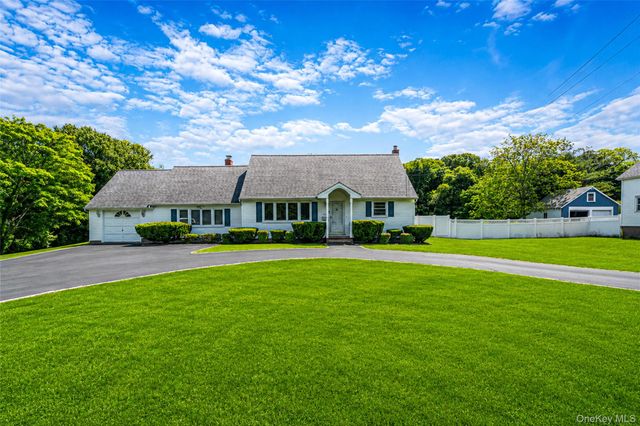 376 S Country Road, East Patchogue, NY 11772
