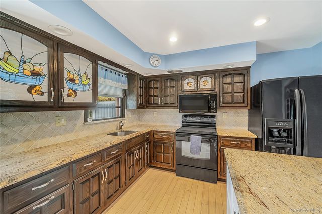 376 S Country Road, East Patchogue, NY 11772
