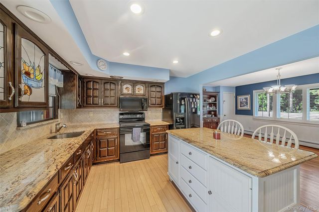 376 S Country Road, East Patchogue, NY 11772