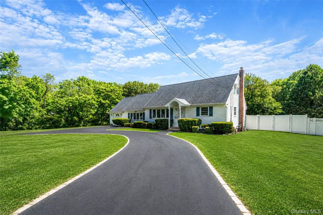376 S Country Road, East Patchogue, NY 11772