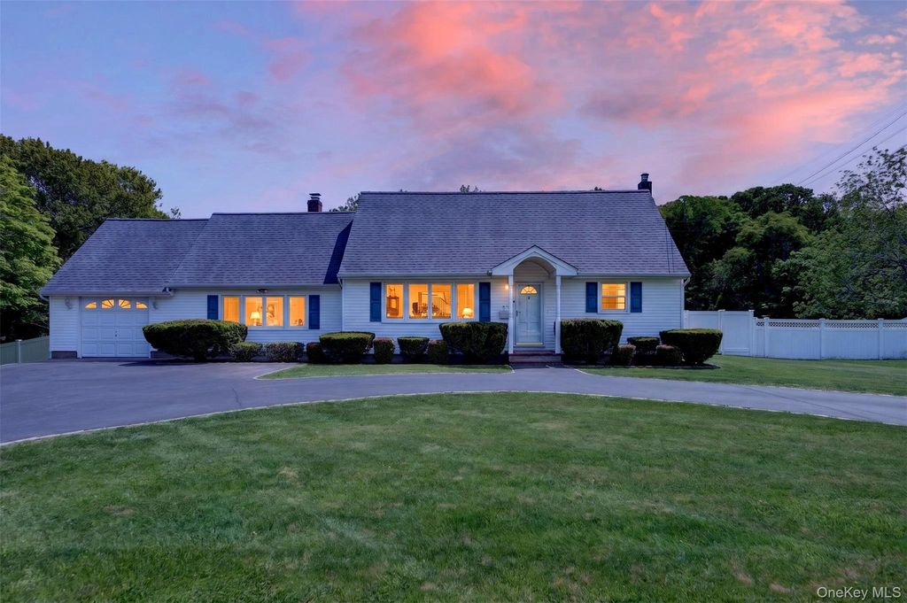 376 S Country Road, East Patchogue, NY 11772