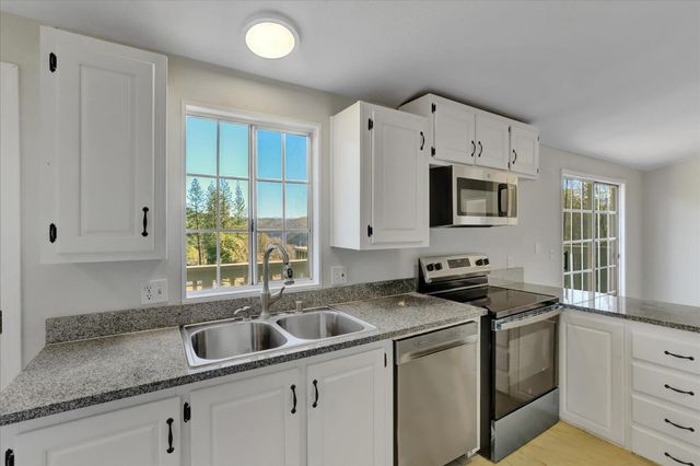 21525 Oxnard Ct, Grass Valley, CA 95949