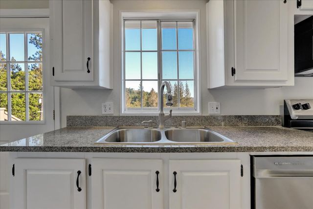 21525 Oxnard Ct, Grass Valley, CA 95949