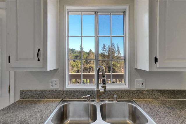 21525 Oxnard Ct, Grass Valley, CA 95949