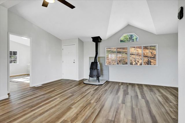 21525 Oxnard Ct, Grass Valley, CA 95949