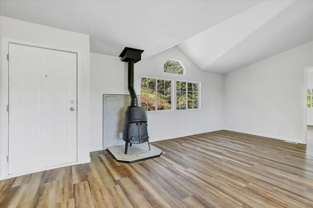 21525 Oxnard Ct, Grass Valley, CA 95949