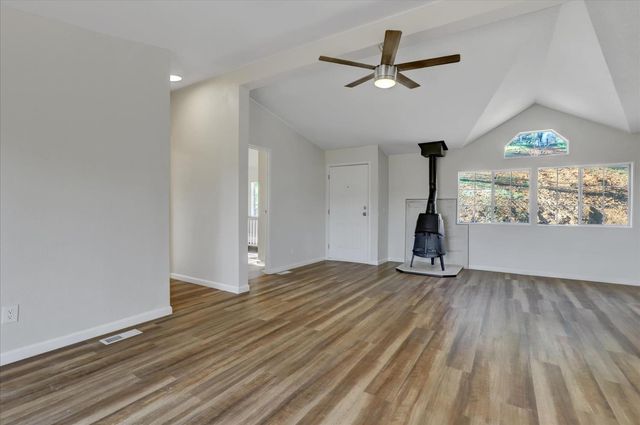 21525 Oxnard Ct, Grass Valley, CA 95949