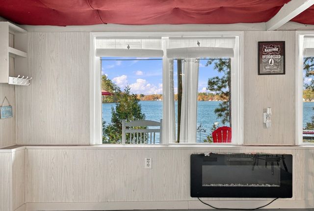 21 Bailey Shore Road, Hampstead, NH 03841