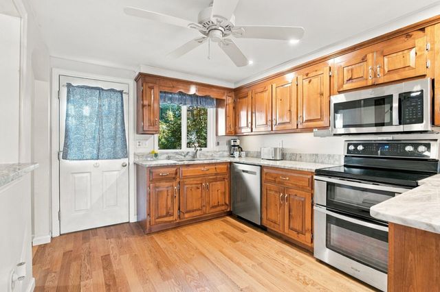 21 Bailey Shore Road, Hampstead, NH 03841