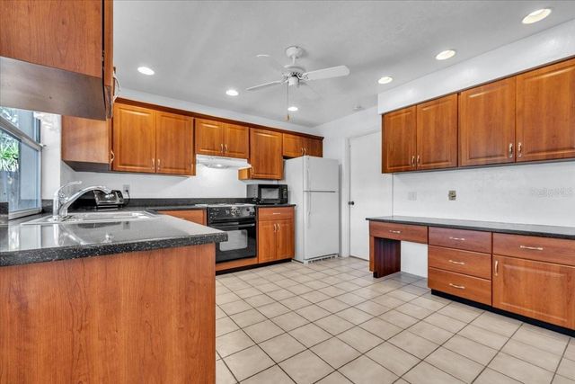 5012 PALM AIRE DRIVE, Sarasota, FL 34243