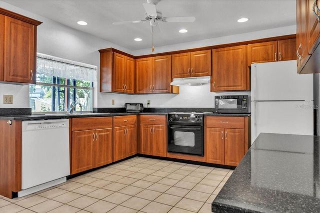 5012 PALM AIRE DRIVE, Sarasota, FL 34243