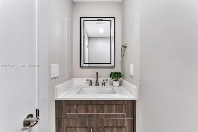 3400 SW 27th Ave 602, Miami, FL 33133