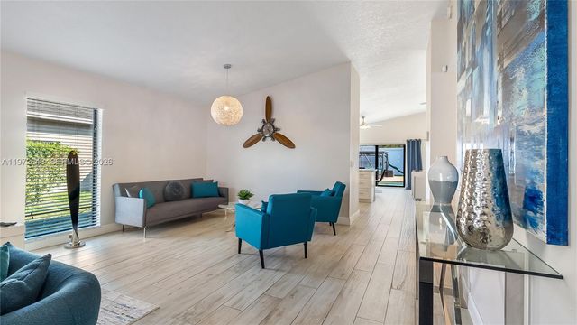 9986 NW 52nd ST, Sunrise, FL 33351