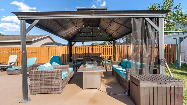 9986 NW 52nd ST, Sunrise, FL 33351