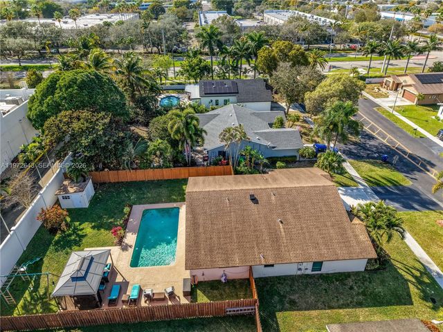 9986 NW 52nd ST, Sunrise, FL 33351