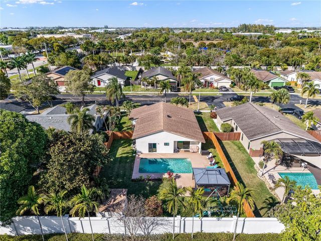 9986 NW 52nd ST, Sunrise, FL 33351