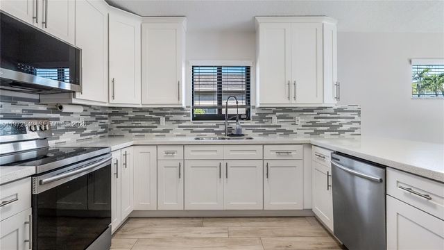 9986 NW 52nd ST, Sunrise, FL 33351