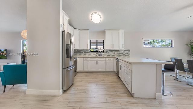 9986 NW 52nd ST, Sunrise, FL 33351