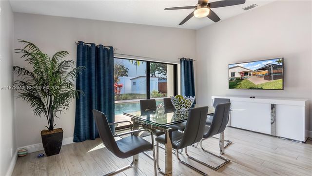 9986 NW 52nd ST, Sunrise, FL 33351