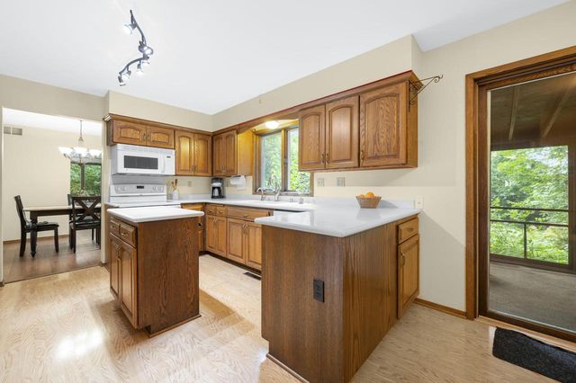 2515 W Wending DRIVE, Glendale, WI 53209
