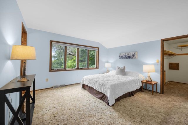 2515 W Wending DRIVE, Glendale, WI 53209