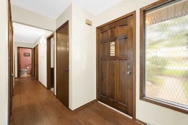 2515 W Wending DRIVE, Glendale, WI 53209