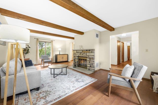 2515 W Wending DRIVE, Glendale, WI 53209