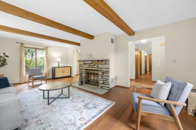 2515 W Wending DRIVE, Glendale, WI 53209