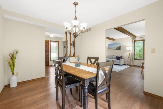 2515 W Wending DRIVE, Glendale, WI 53209