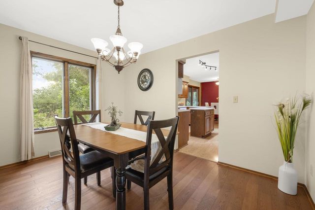 2515 W Wending DRIVE, Glendale, WI 53209