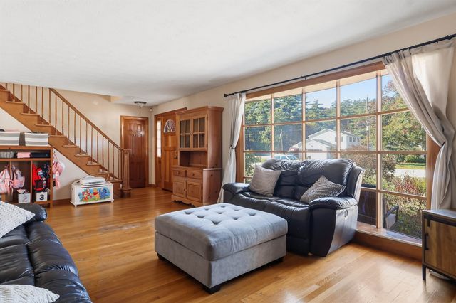 3 Cardinal Drive, Hudson, NH 03051