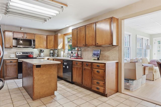 3 Cardinal Drive, Hudson, NH 03051