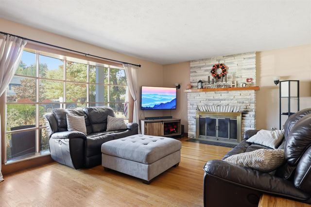 3 Cardinal Drive, Hudson, NH 03051