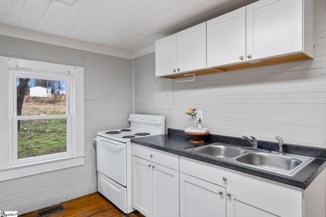 1 Frost Street, Pelzer, SC 29669