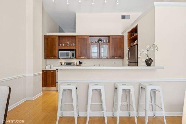 807 Church Street 503, Evanston, IL 60201
